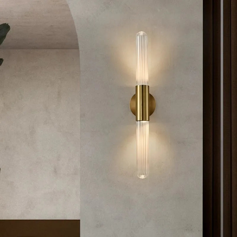 Nowoczesny kinkiet ścienny LED – pionowa lampa dekoracyjna do salonu i sypialni