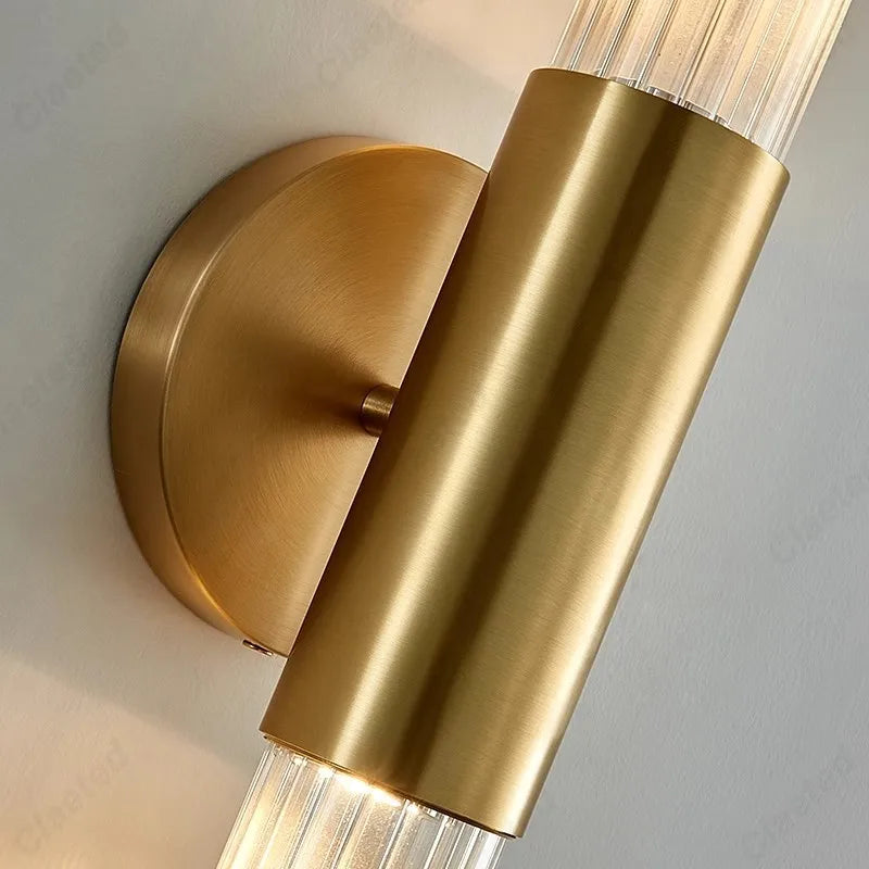 Nowoczesny kinkiet ścienny LED – pionowa lampa dekoracyjna do salonu i sypialni
