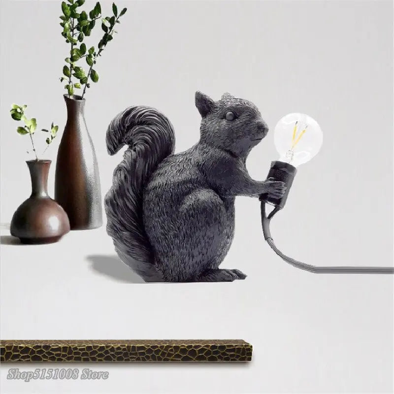 Dekoracyjna lampka LED w kształcie wiewiórki – designerska figurka z żarówką, do wnętrz i ogrodu
