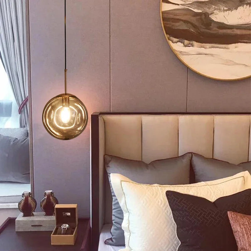 Designerska Lampa Wisząca z Kulistym Szklanym Kloszem