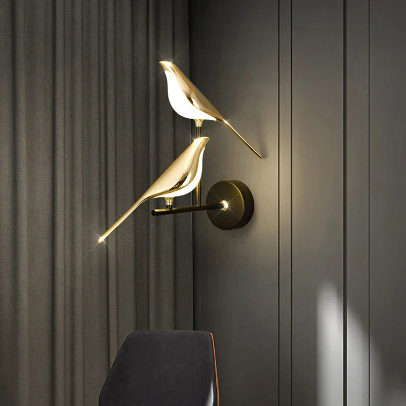 Lampa ścienna inspirowana ptakiem z nowoczesnym designem