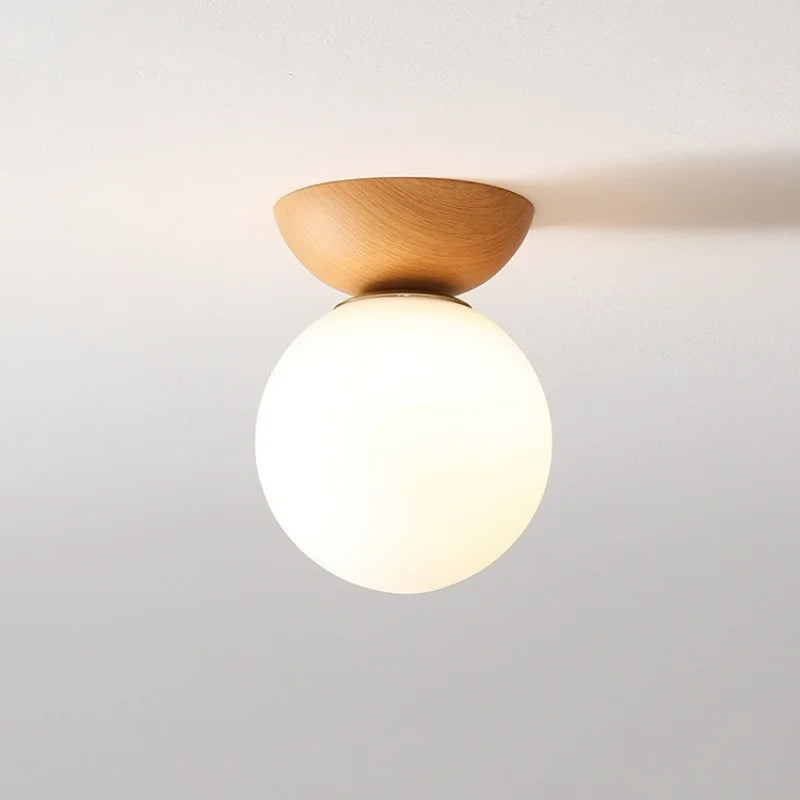 Nowoczesna lampa sufitowa w japońskim stylu  z drewnianą bazą – minimalistyczna kula