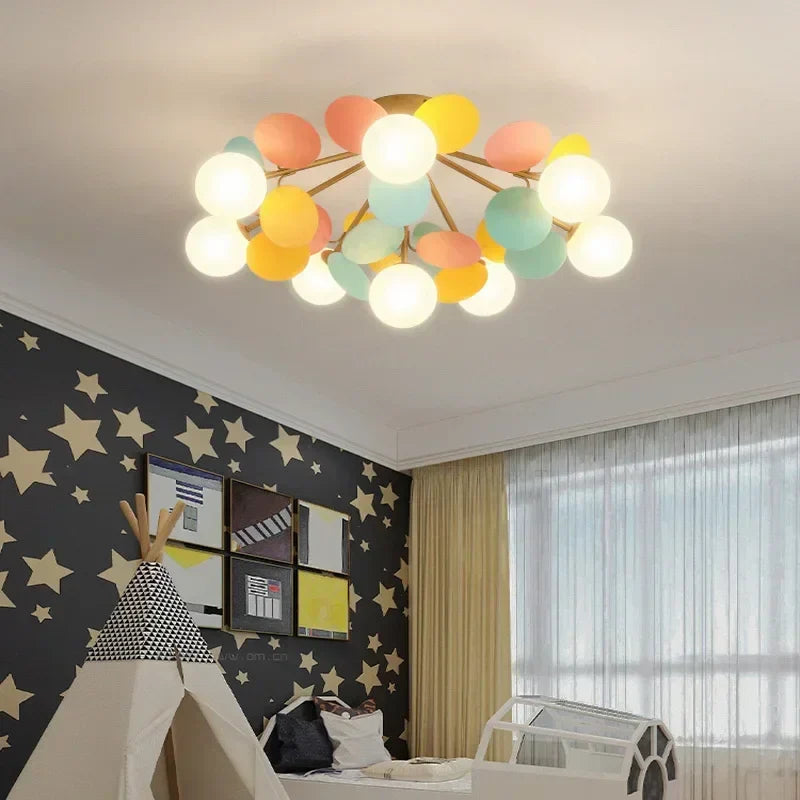 Nowoczesna lampa sufitowa LED – designerski plafon z kulistymi kloszami