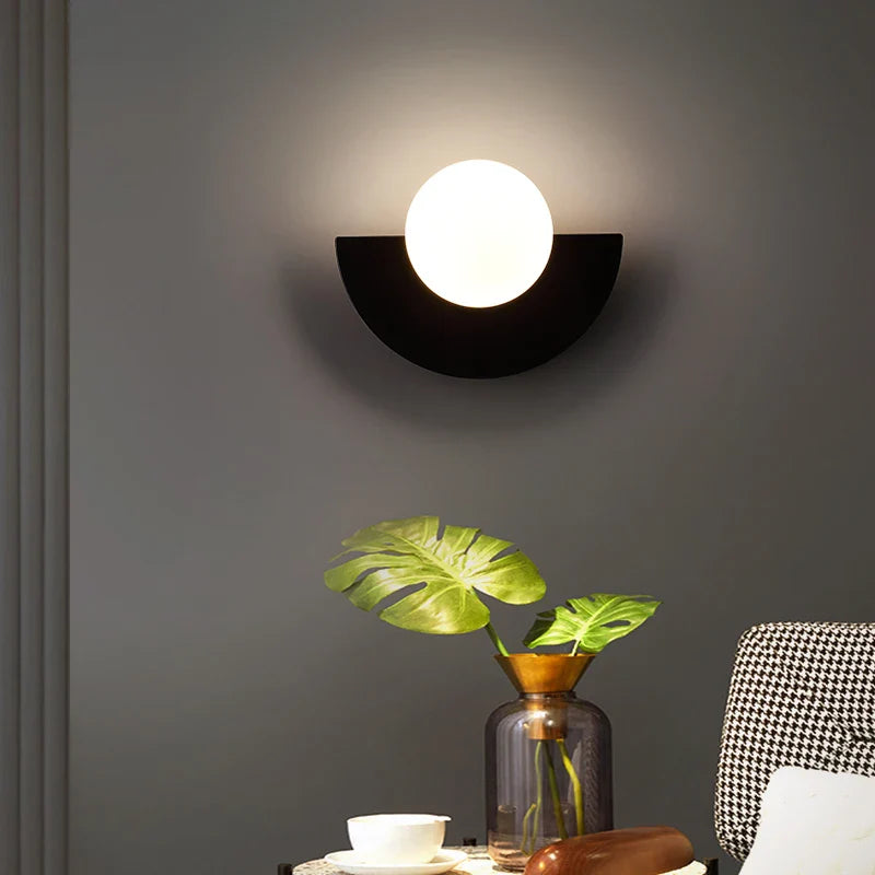 Nowoczesna lampa ścienna LED w stylu geometrycznym półkole