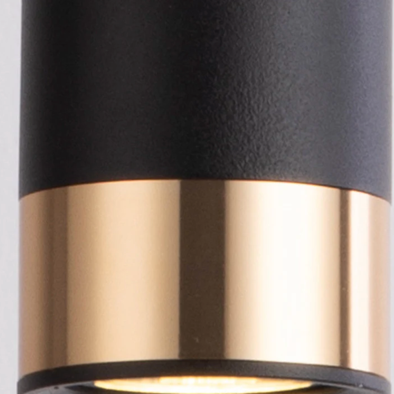 Nowoczesna lampa wisząca typu spot – elegancja w minimalistycznym wydaniu