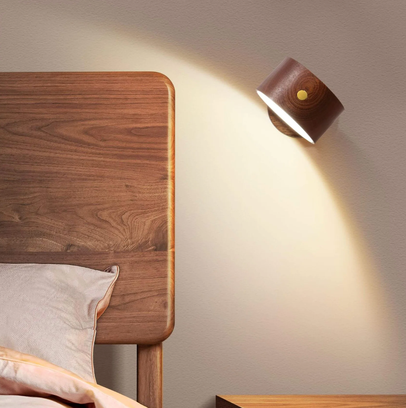 Drewniany kinkiet LED na magnes z regulacją kąta – nowoczesna lampka ścienna