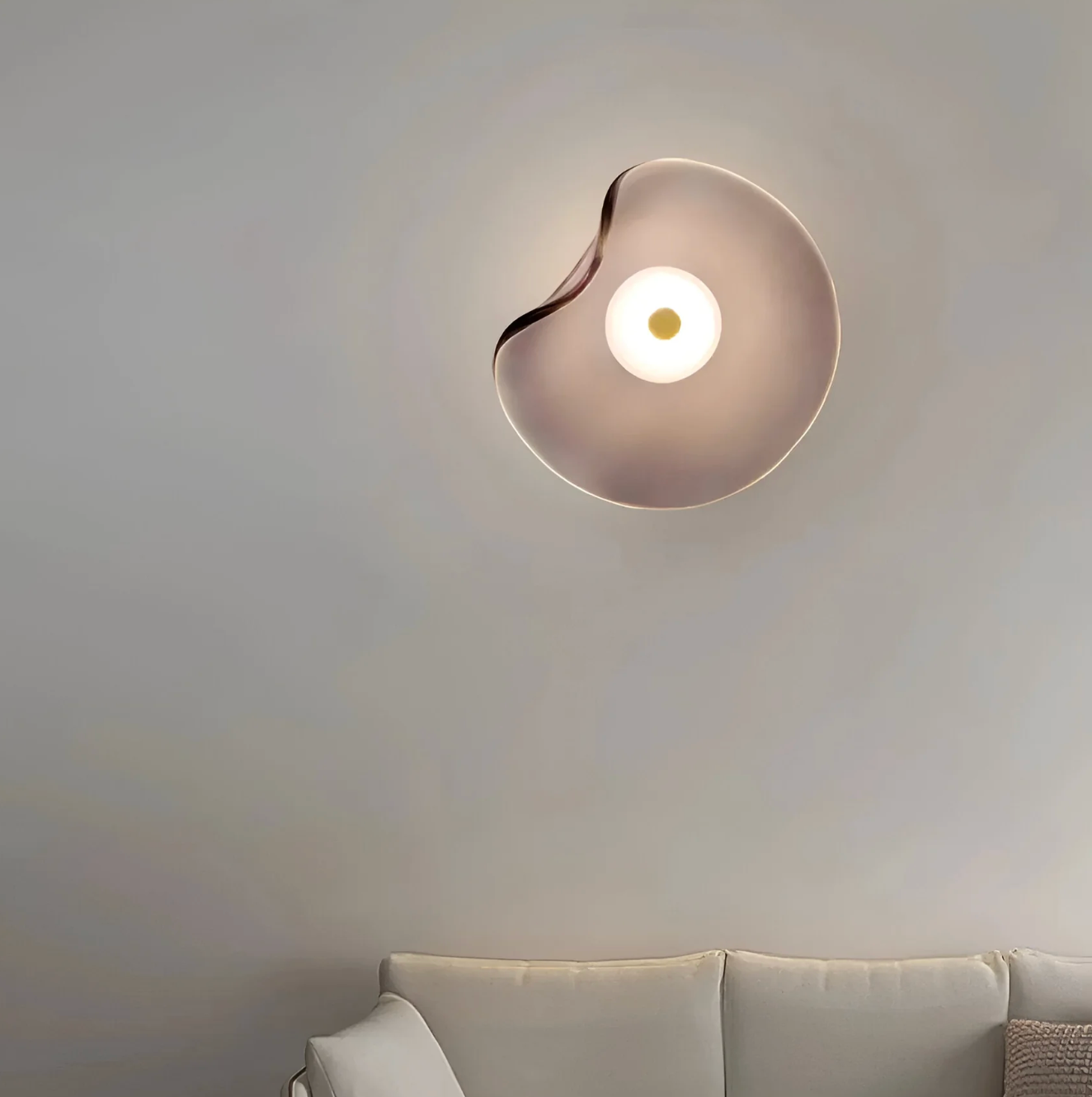 Designerski kinkiet ścienny LED – nowoczesna lampa z artystycznym kloszem