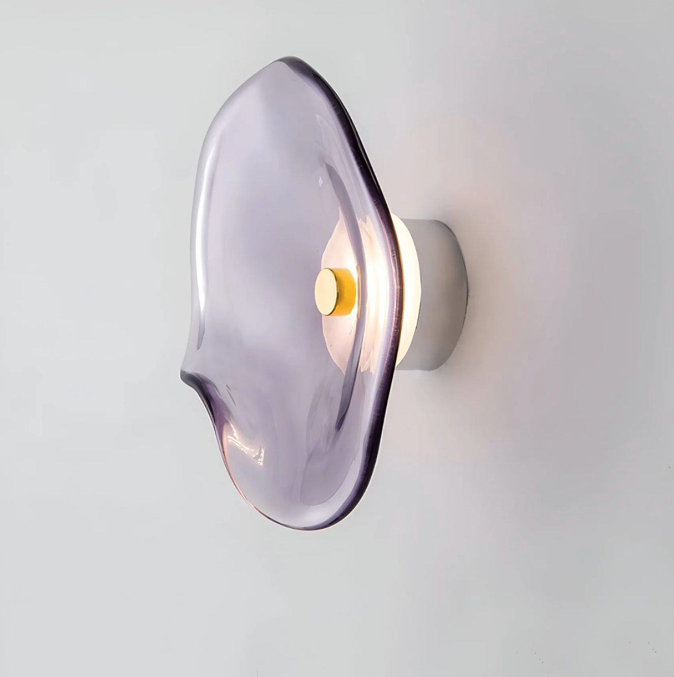 Designerski kinkiet ścienny LED – nowoczesna lampa z artystycznym kloszem