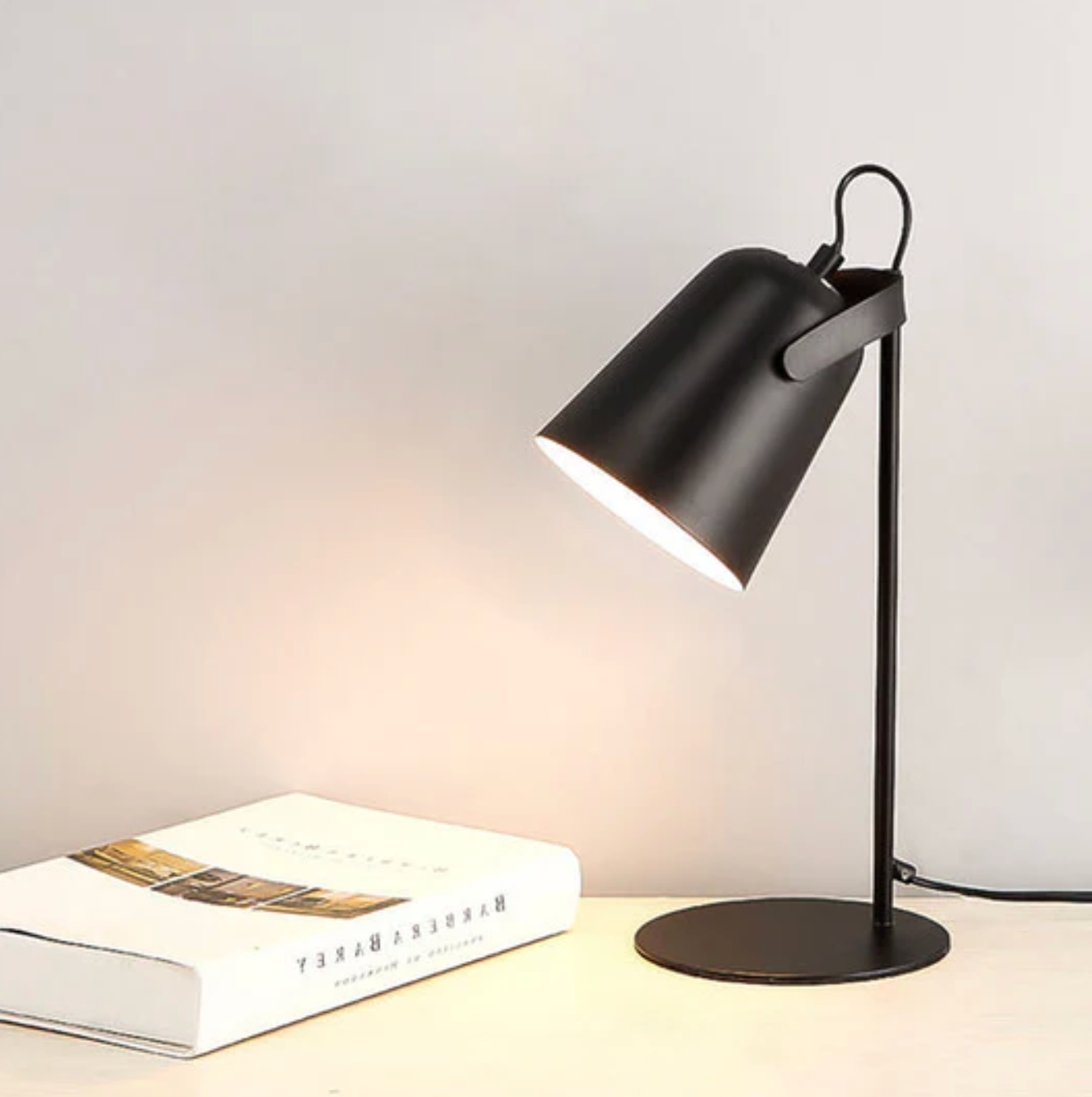 Nowoczesna lampa biurkowa metalowa – regulowana lampka stołowa do czytania