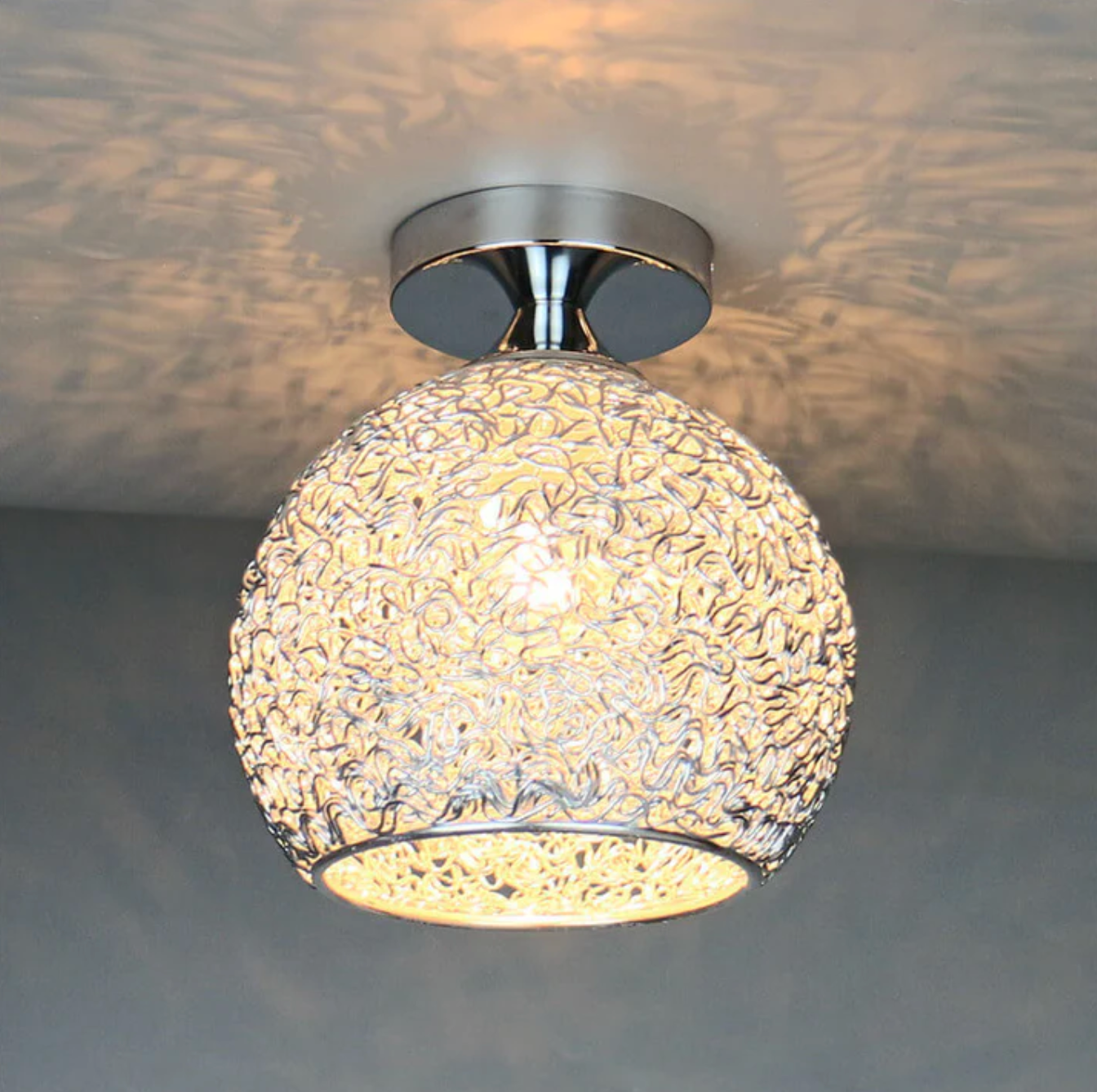 Lampa sufitowa kule dekoracyjna – plafon z ażurowym kloszem metalowym