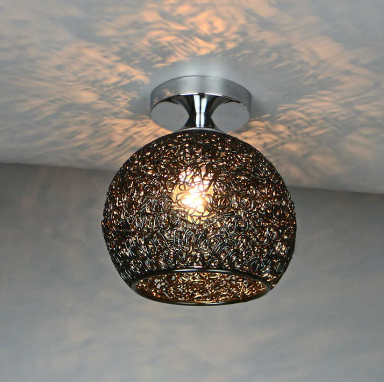 Lampa sufitowa kule dekoracyjna – plafon z ażurowym kloszem metalowym