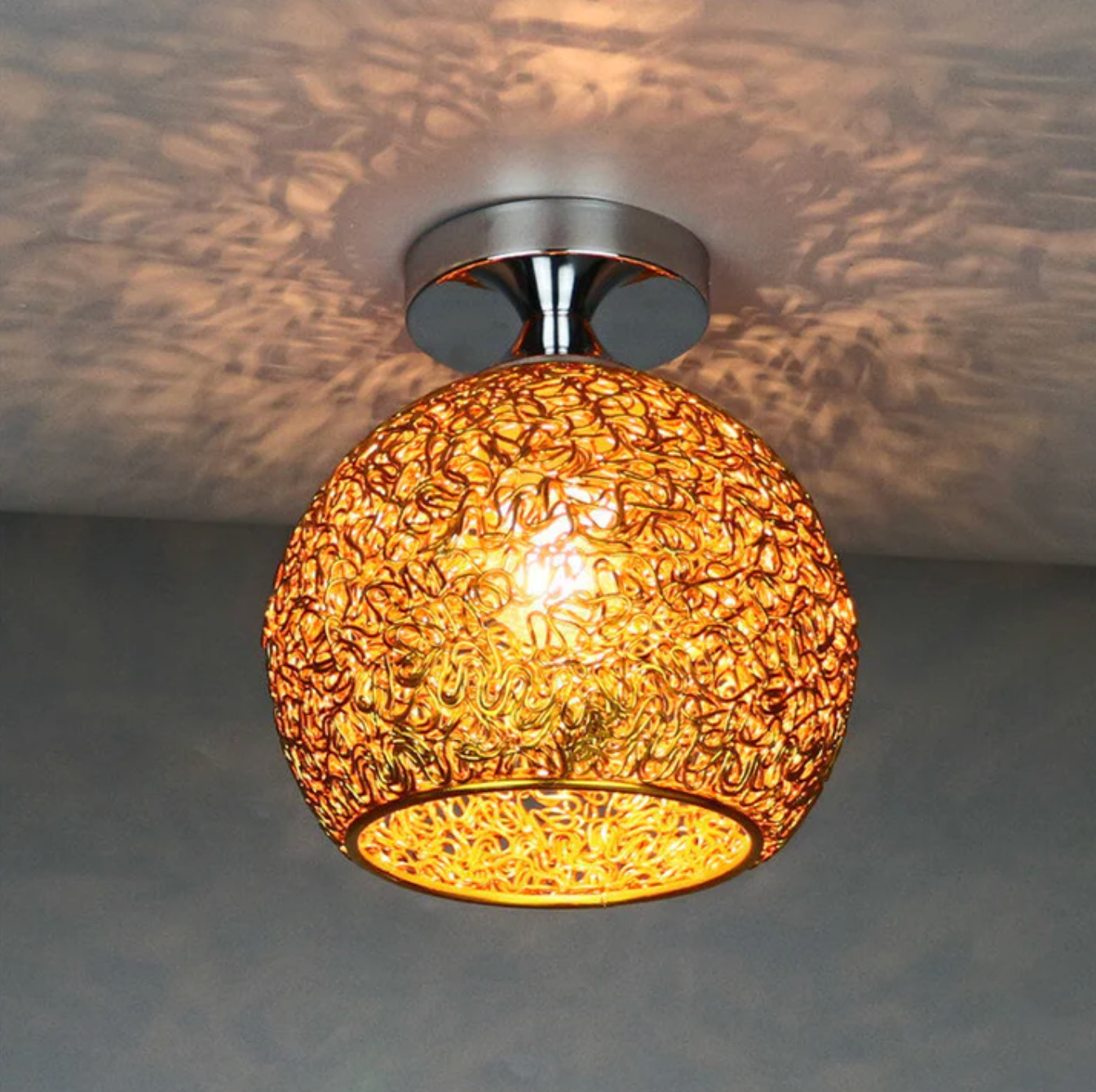 Lampa sufitowa kule dekoracyjna – plafon z ażurowym kloszem metalowym