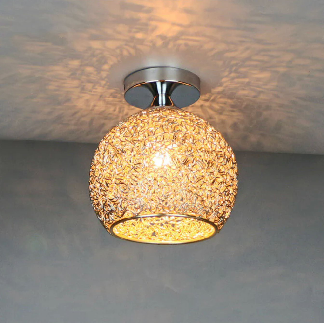Lampa sufitowa kule dekoracyjna – plafon z ażurowym kloszem metalowym