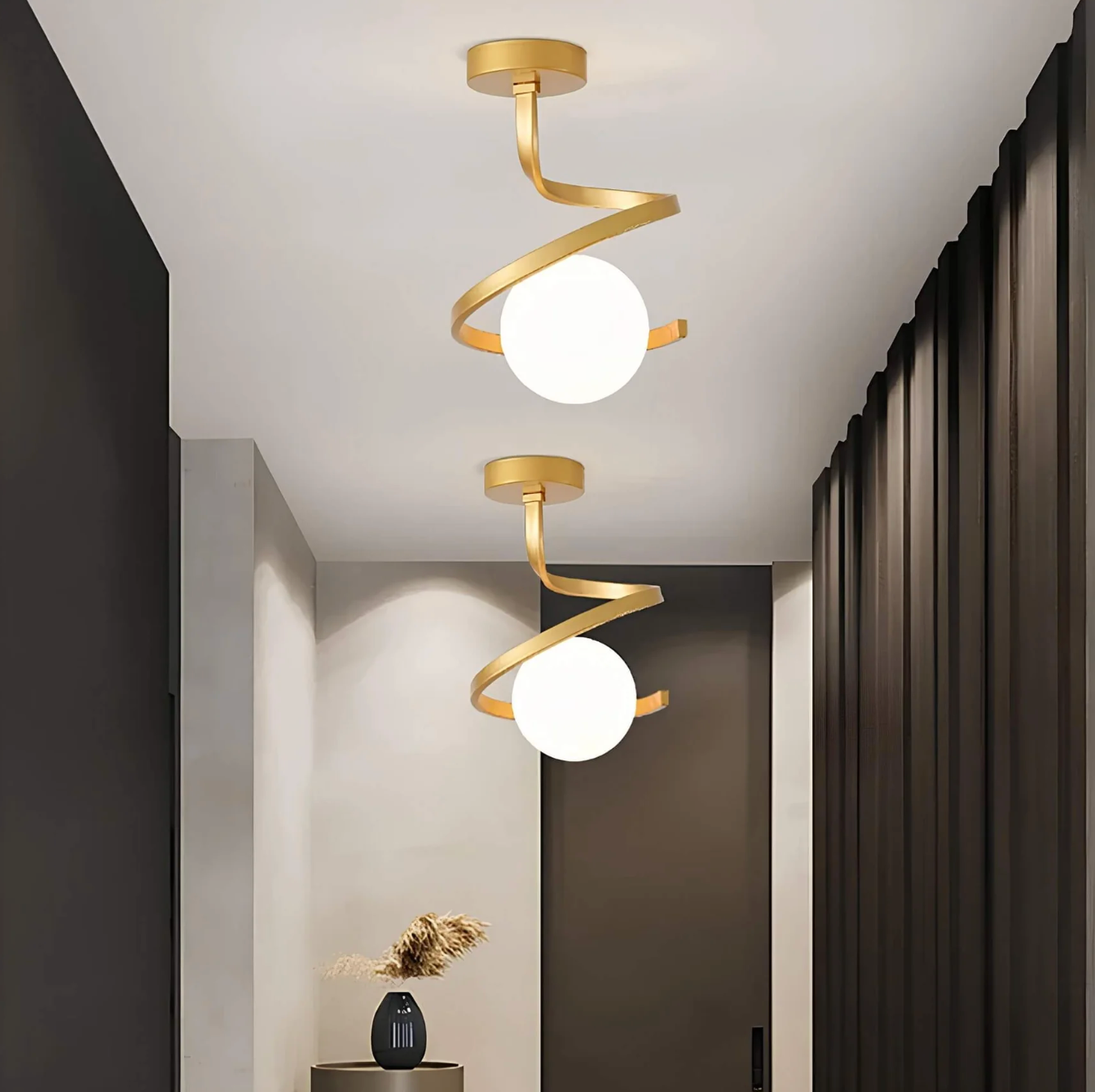 Plafon sufitowy spiralny – lampa z kulistym