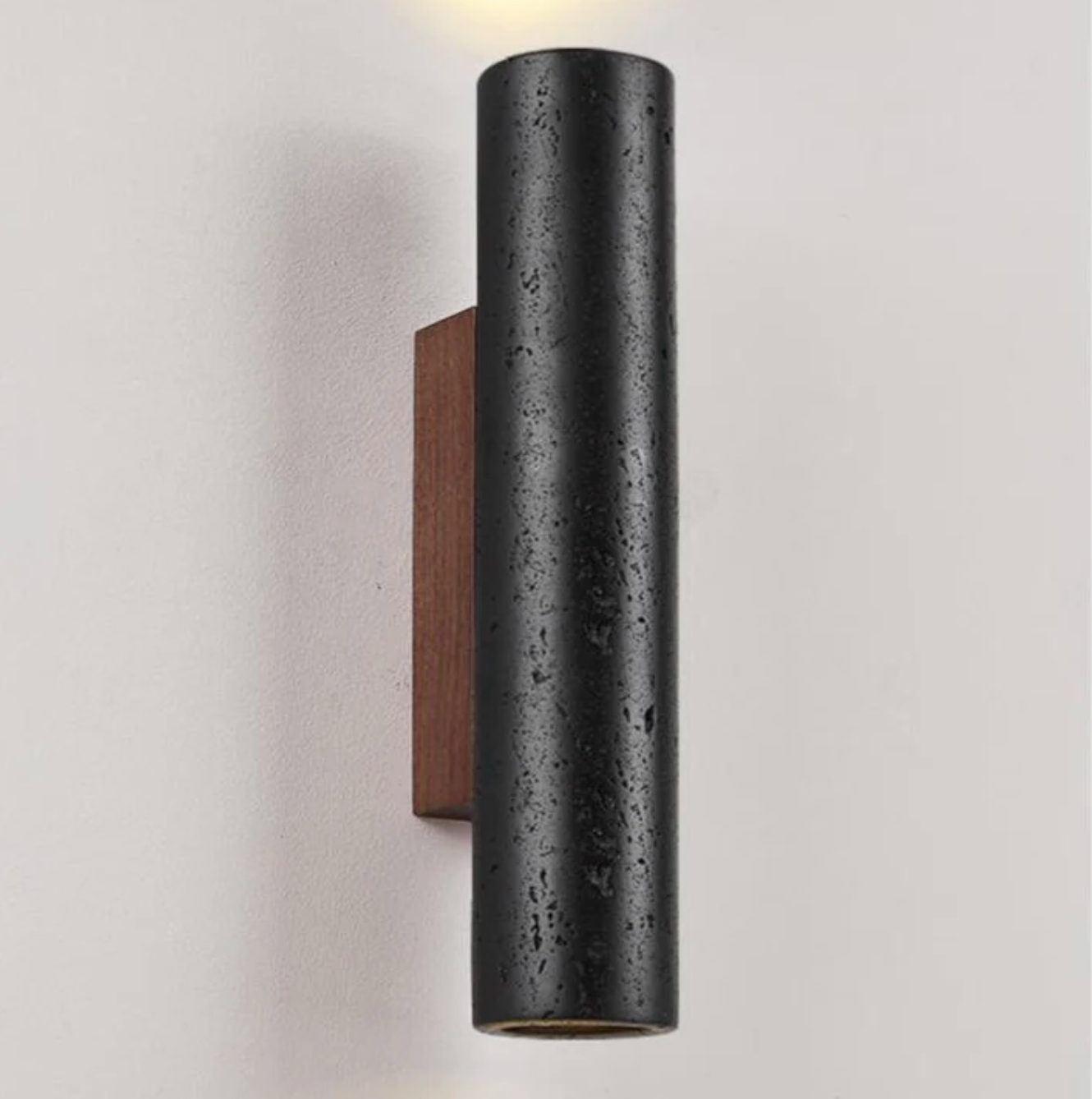 Nowoczesna lampa ścienna tubowa – czarna, minimalistyczny kinkiet góra–dół