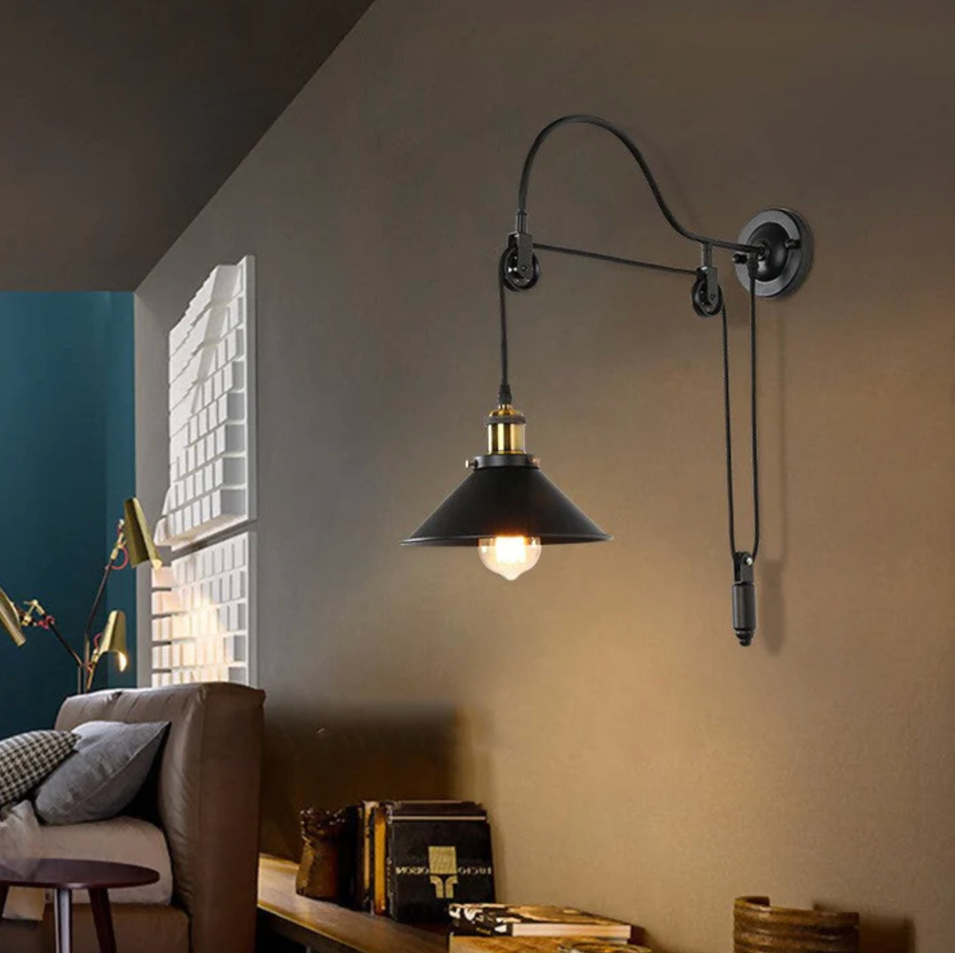 Industrialny kinkiet ścienny – regulowana lampa w stylu loft