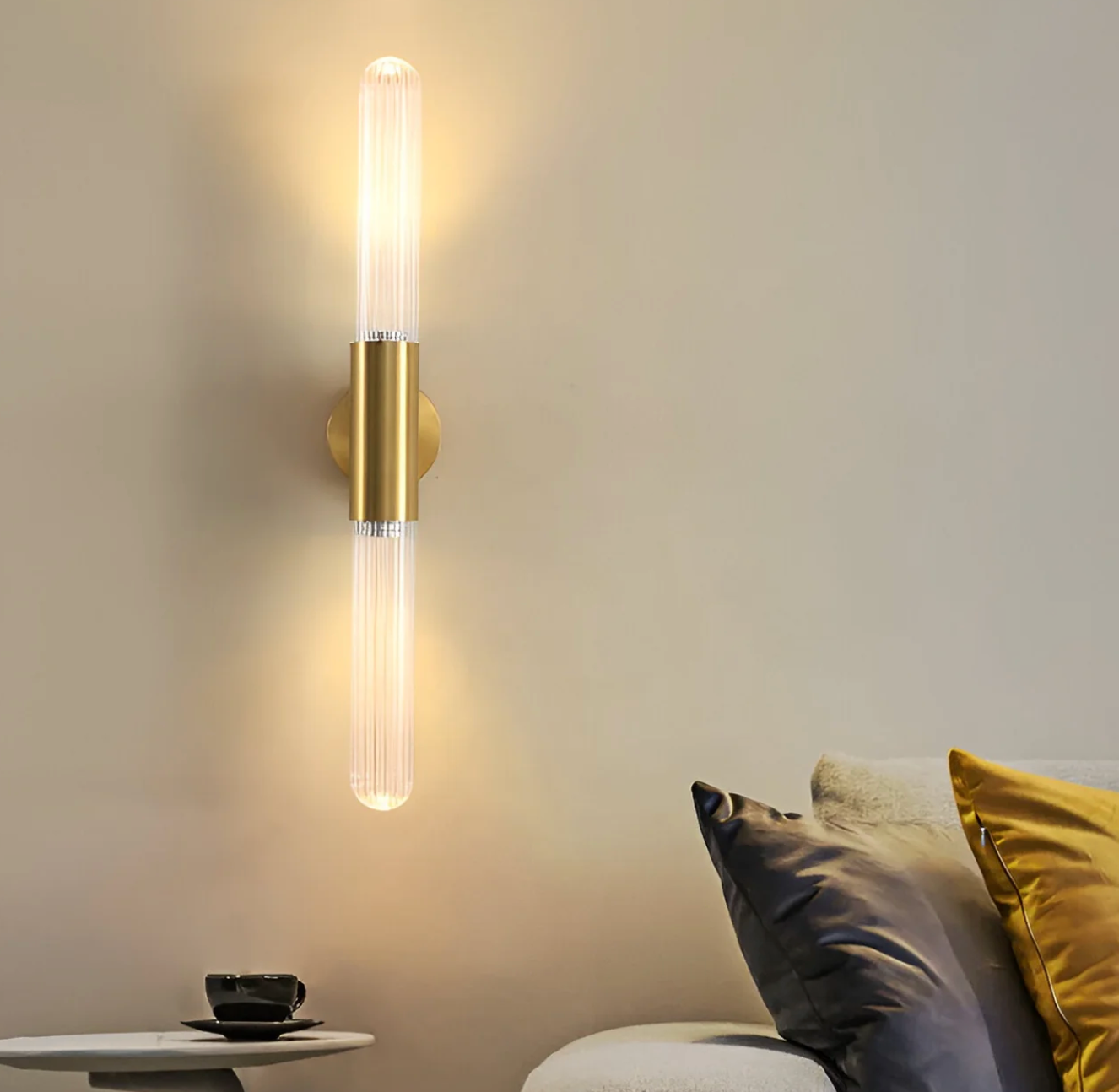 Nowoczesny kinkiet ścienny LED – pionowa lampa dekoracyjna do salonu i sypialni