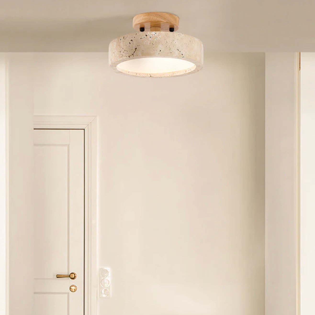 Sufitowa lampa z kamienia i drewna w stylu minimalistycznym