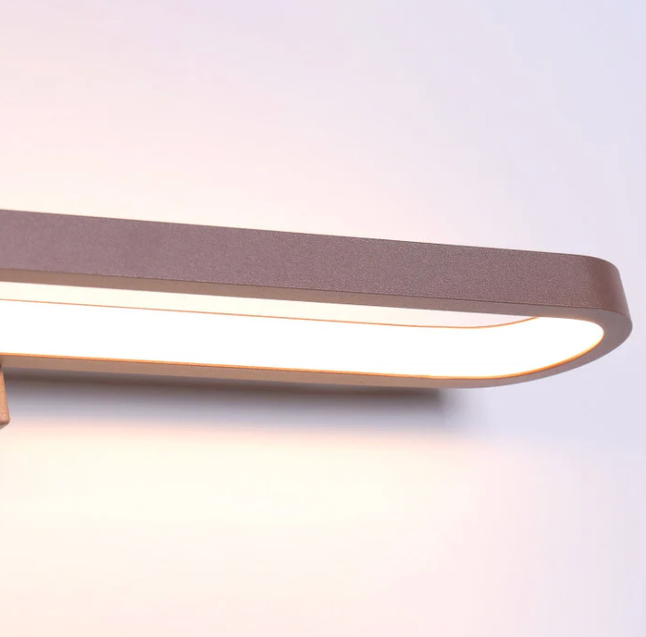 Nowoczesny kinkiet LED nad biurko – minimalistyczna lampa ścienna listwowa