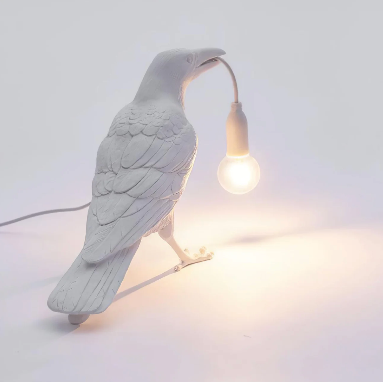 Lampa stołowa Kruk – nowoczesna dekoracja z żarówką