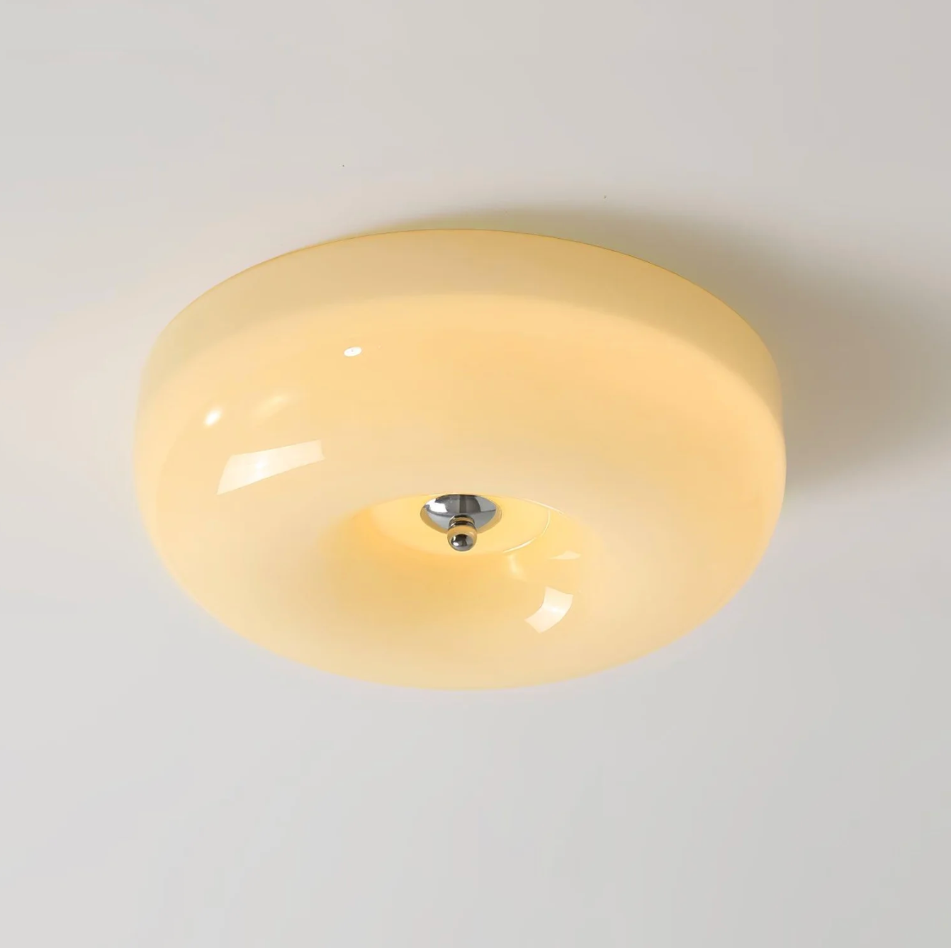 Nowoczesny plafon sufitowy – minimalistyczna lampa w połysku