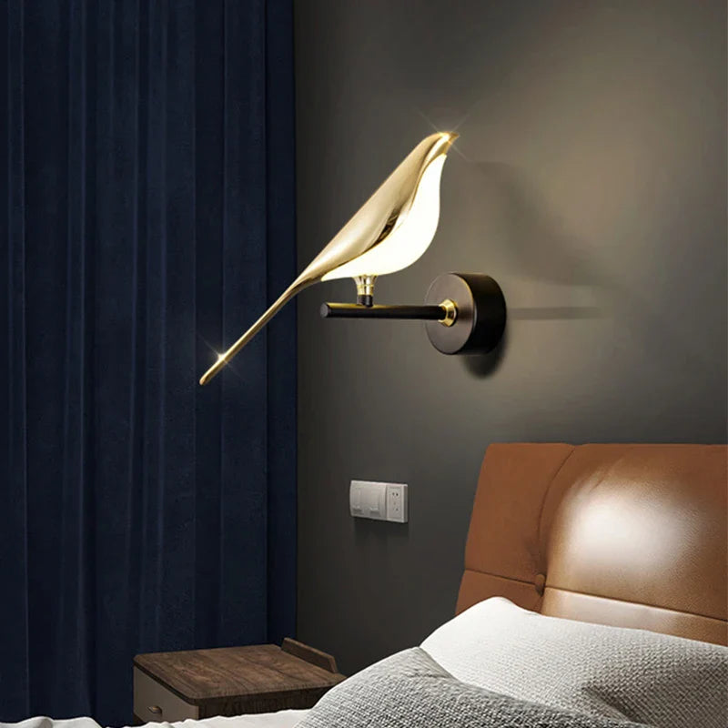 Lampa ścienna inspirowana ptakiem z nowoczesnym designem