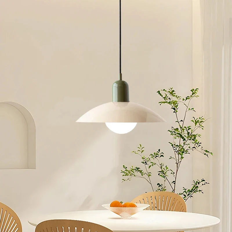 Nowoczesna lampa wisząca z dwukolorowym designem i metalowym kloszem Bauhaus