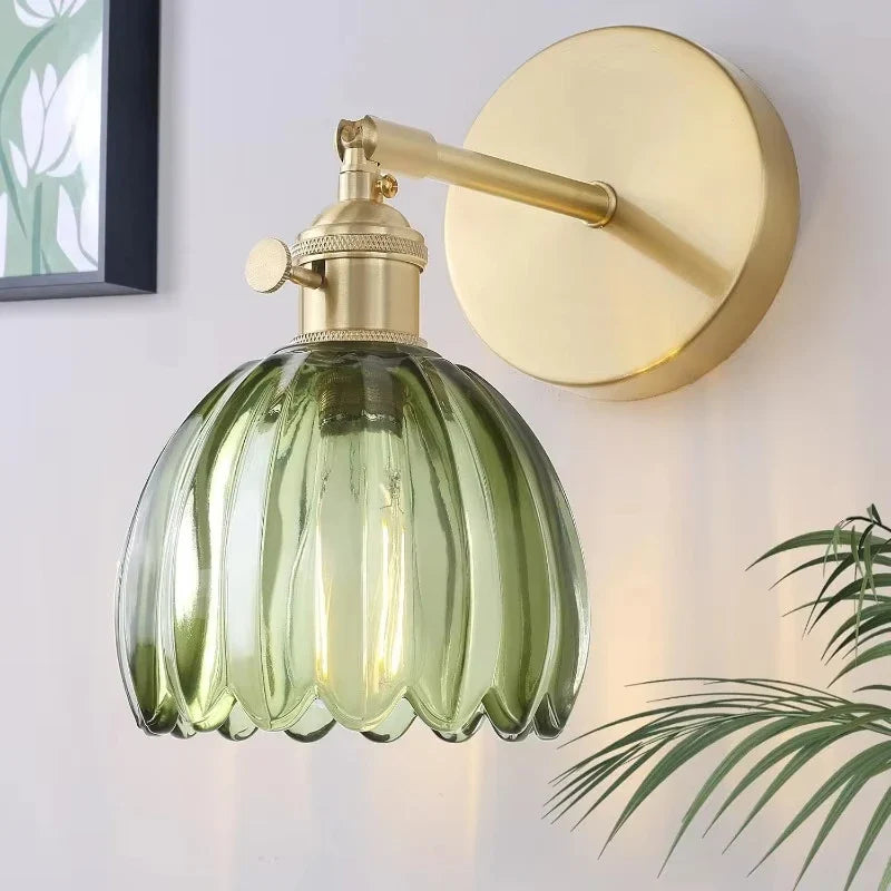 Lampa ścienna retro w kształcie kwiatu tulipana – kinkiet ze szklanym kloszem i złotym wykończeniem