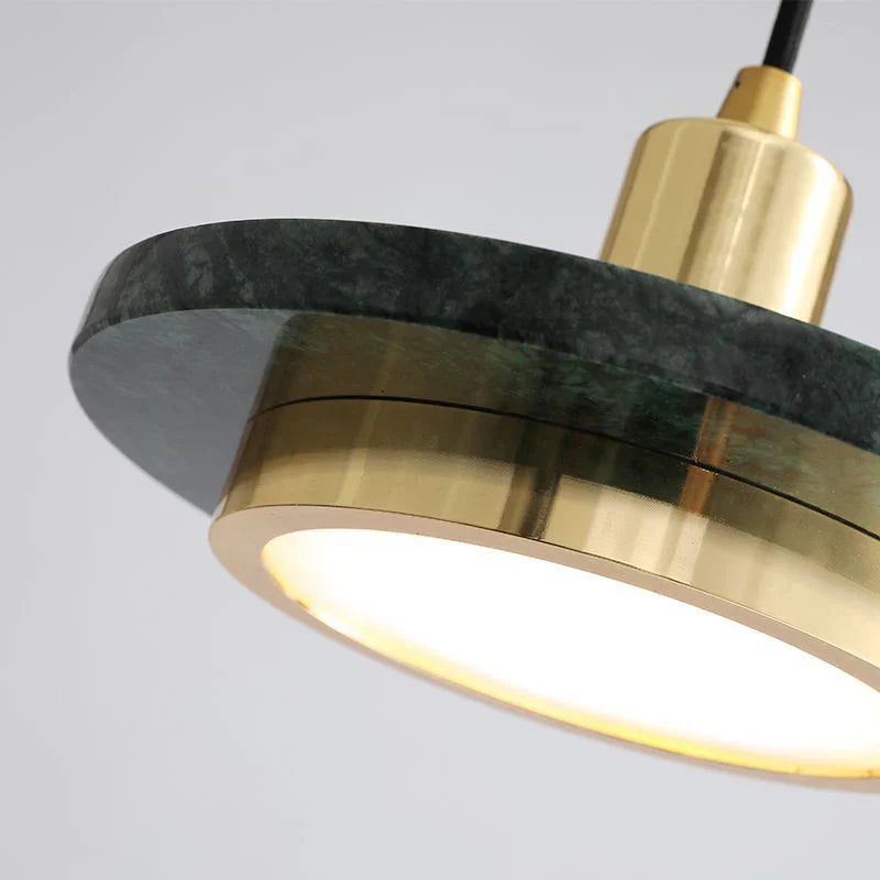Nowoczesna Lampa Wisząca z Detalem w Stylu Marmuru