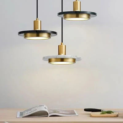 Nowoczesna Lampa Wisząca z Detalem w Stylu Marmuru