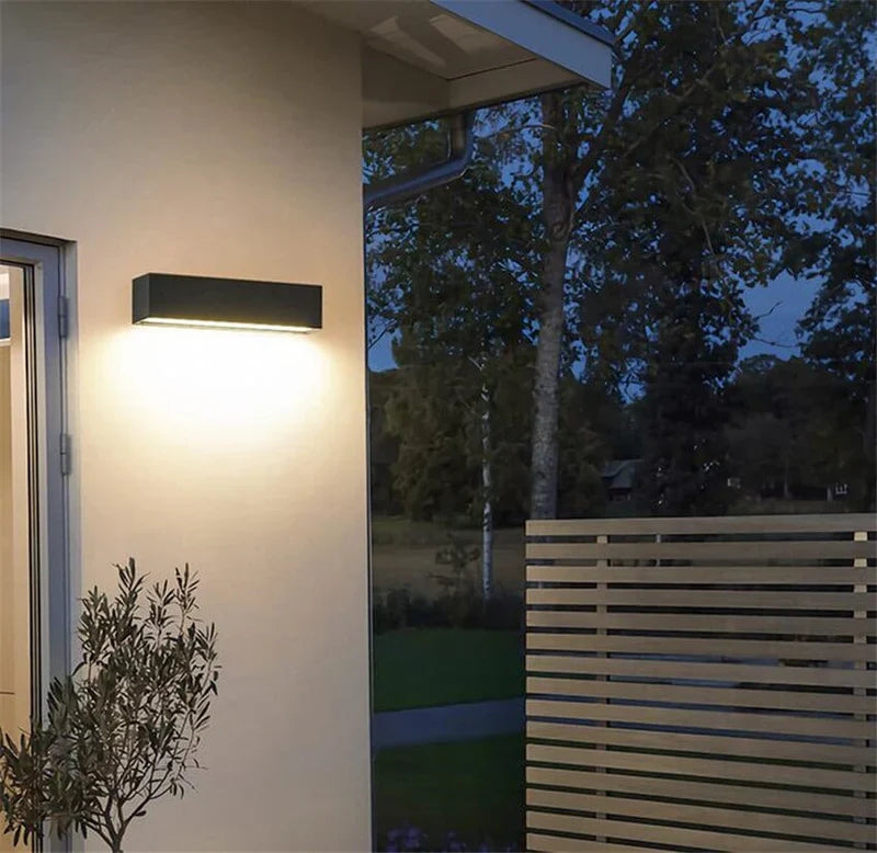 Nowoczesna lampa ścienna LED – minimalistyczne oświetlenie zewnętrzne