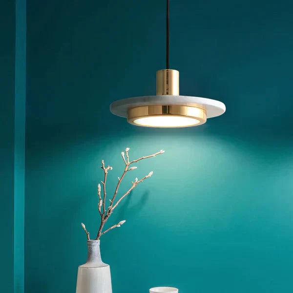 Nowoczesna Lampa Wisząca z Detalem w Stylu Marmuru