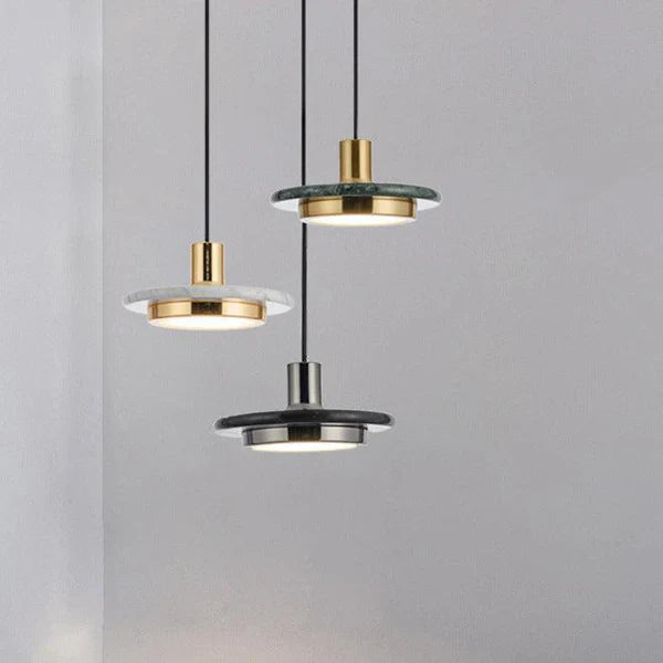 Nowoczesna Lampa Wisząca z Detalem w Stylu Marmuru