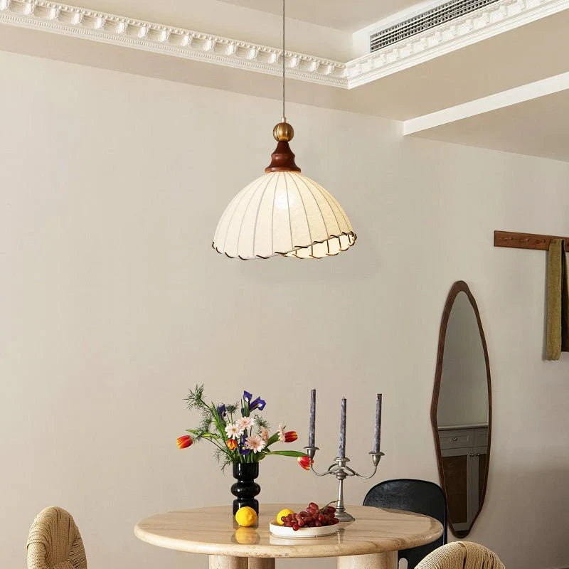 Lampa Wisząca Retro z Jedwabnym Kloszem i Drewnianym Wykończeniem