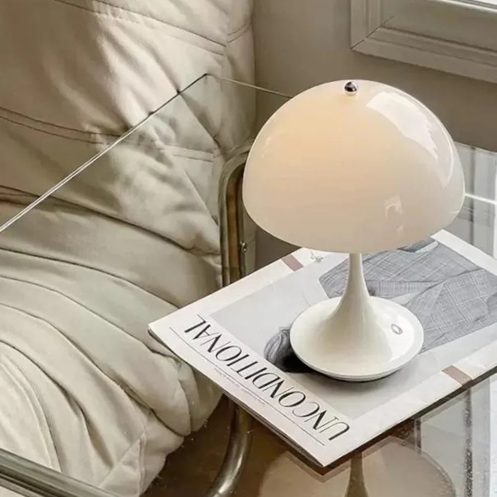 Nowoczesna lampka stołowa LED – minimalistyczna lampa z kloszem w kształcie kopuły