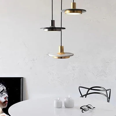 Nowoczesna Lampa Wisząca z Detalem w Stylu Marmuru