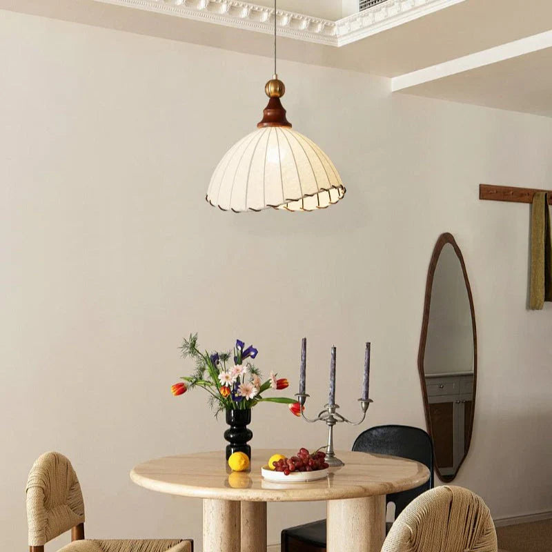 Lampa Wisząca Retro z Jedwabnym Kloszem i Drewnianym Wykończeniem