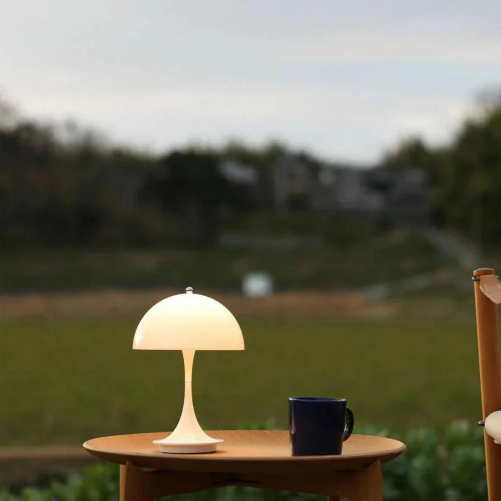 Nowoczesna lampka stołowa LED – minimalistyczna lampa z kloszem w kształcie kopuły