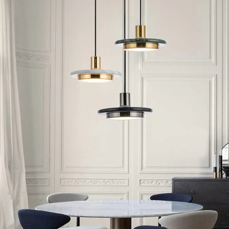 Nowoczesna Lampa Wisząca z Detalem w Stylu Marmuru