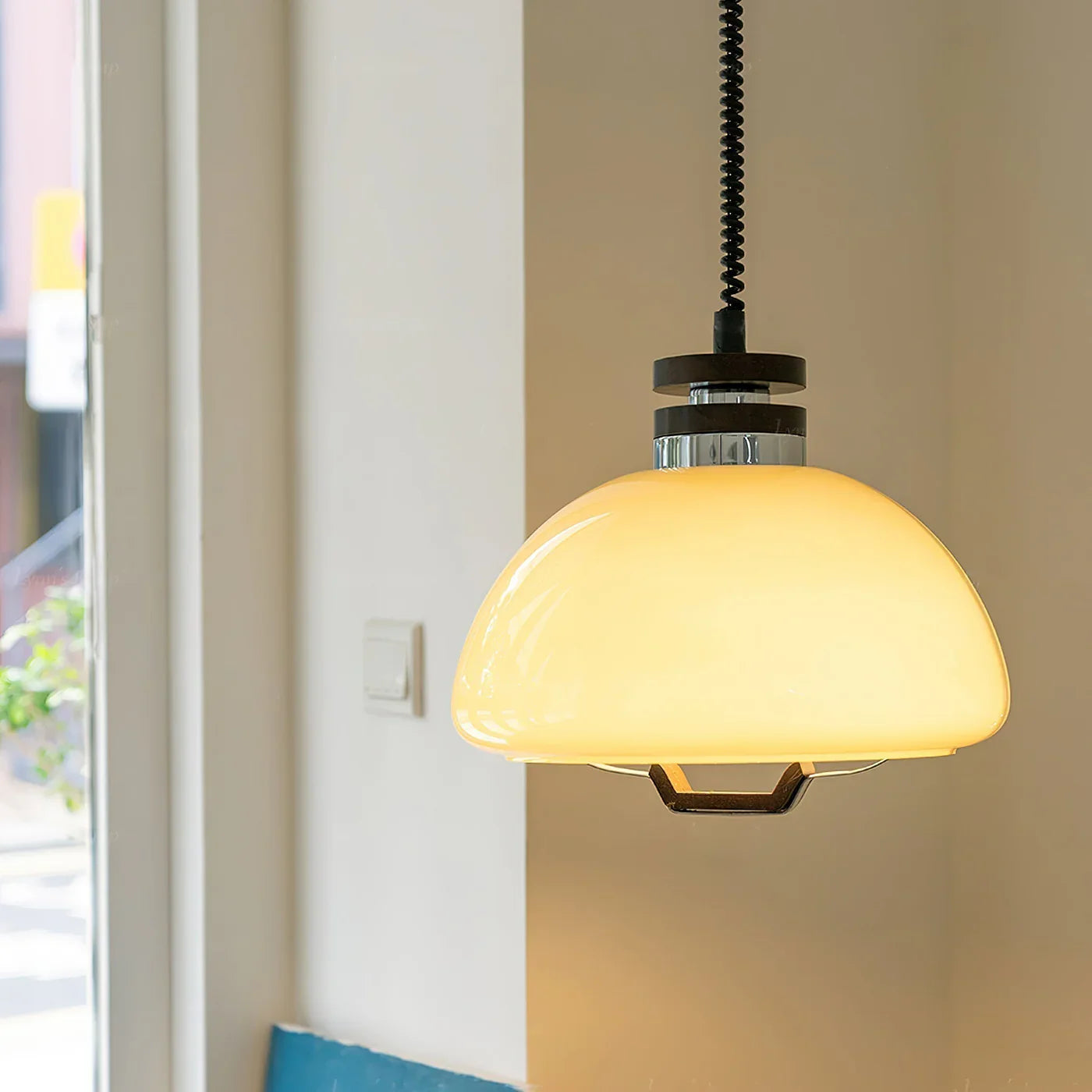 Wisząca Lampa Retro Bauhaus – Klasyczny Design w Nowoczesnym Wydaniu