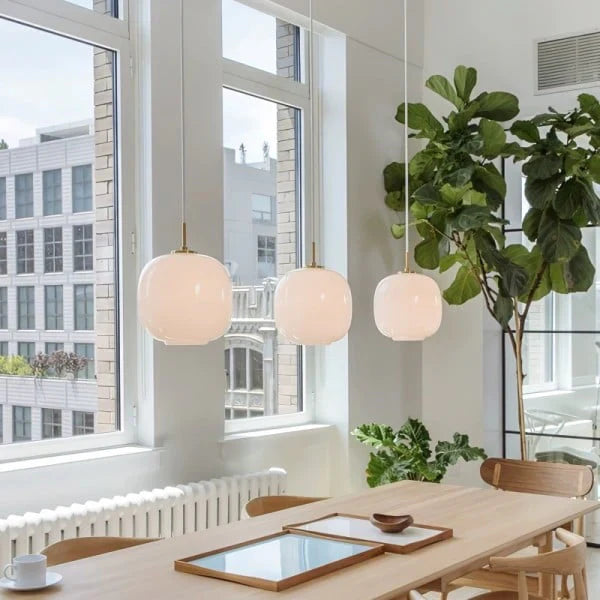 Szklana lampa wisząca LED – minimalistyczny klosz w stylu skandynawskim
