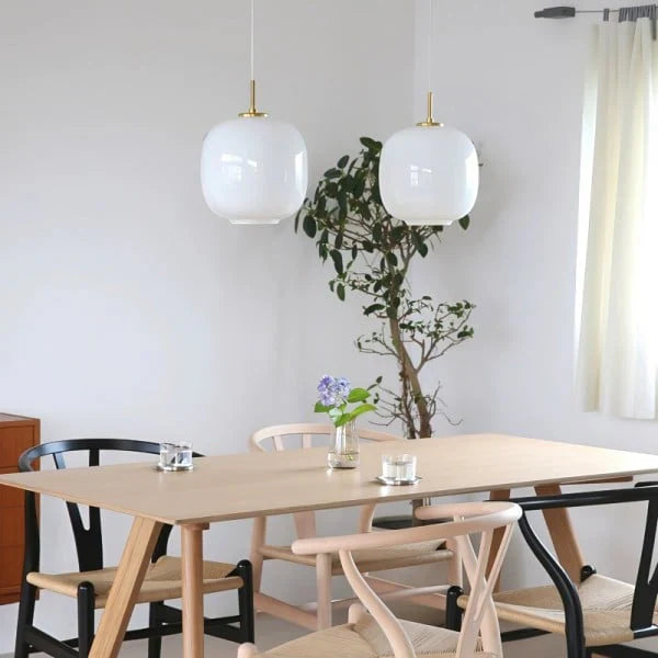 Szklana lampa wisząca LED – minimalistyczny klosz w stylu skandynawskim