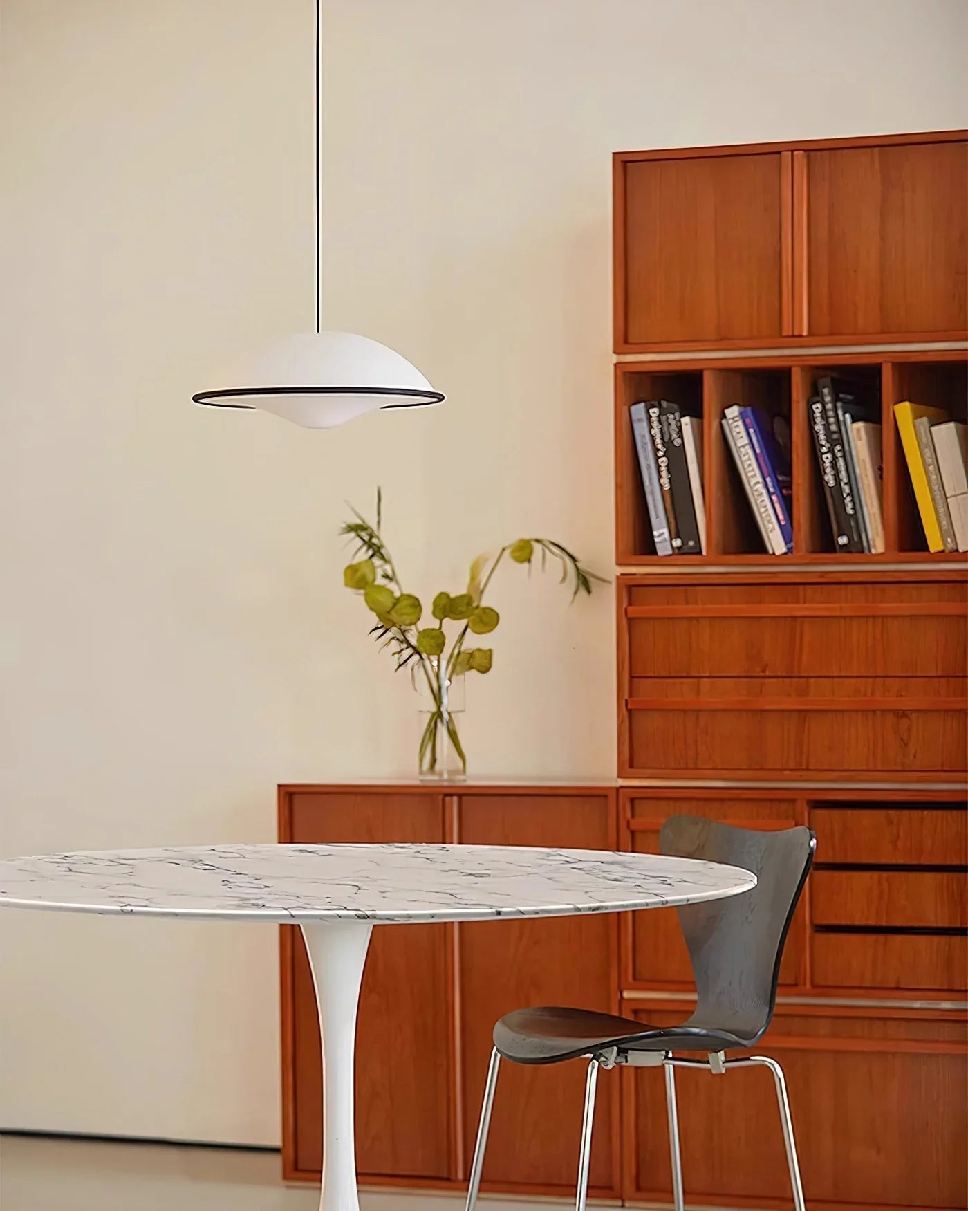 Nowoczesna Lampa Wisząca – Minimalistyczny Design z Owalnym Kloszem