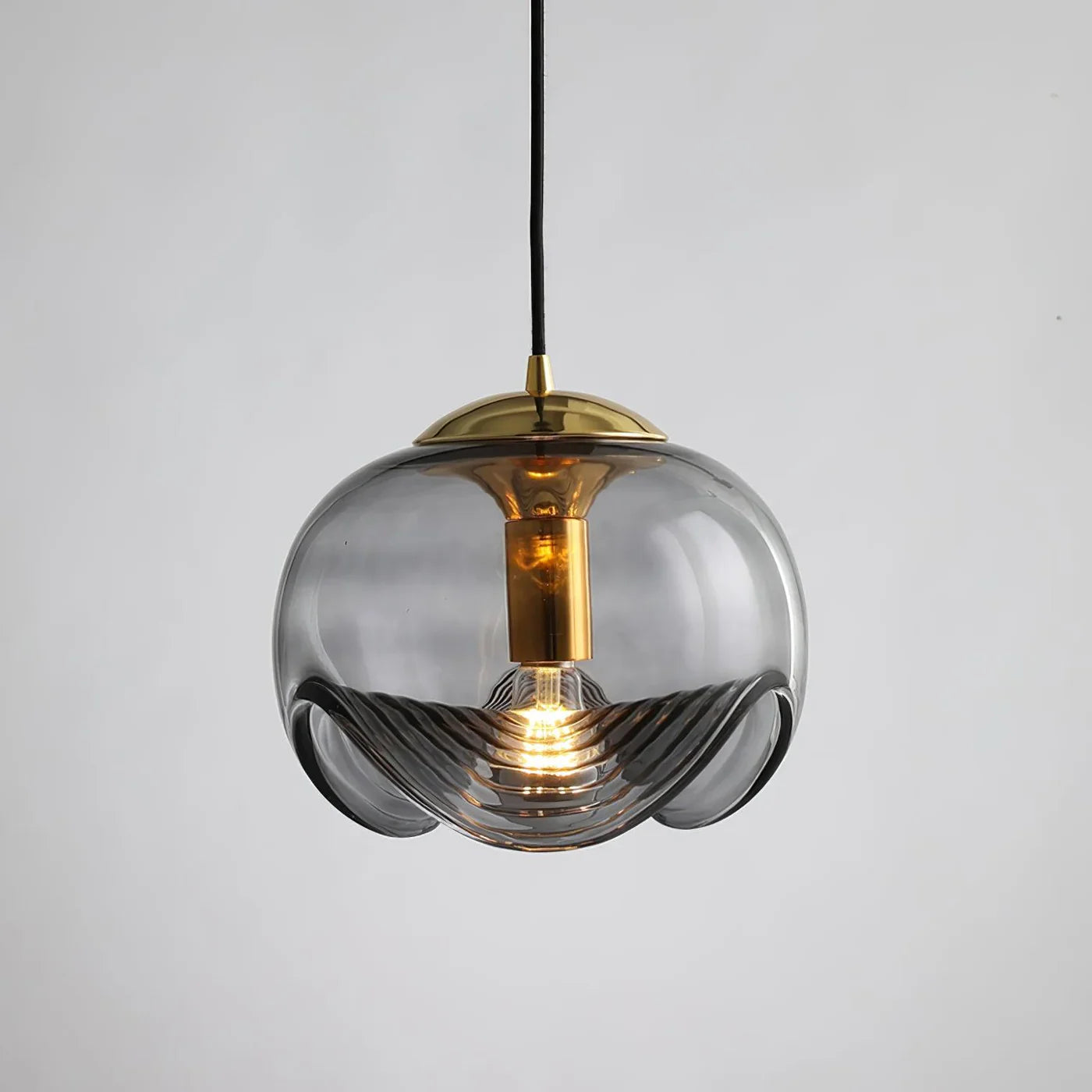 Szklana Lampa Wisząca – Elegancja w Artystycznej Formie