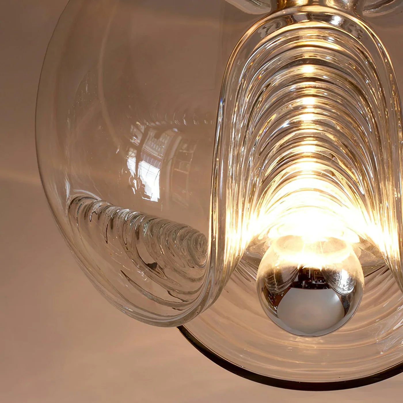 Szklana Lampa Wisząca – Elegancja w Artystycznej Formie