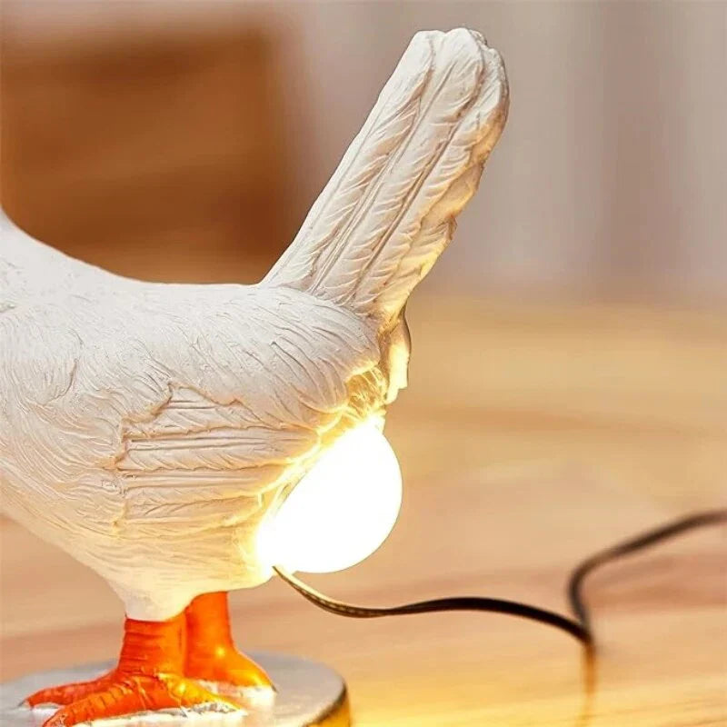 Dekoracyjna lampka nocna kura – oryginalna lampa stołowa LED do pokoju