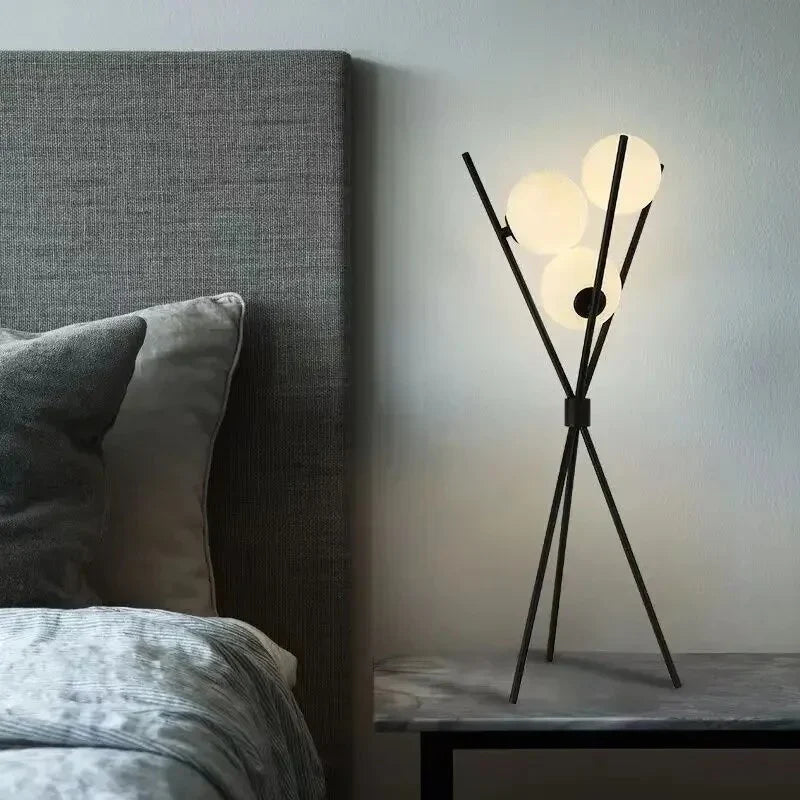 Designerska Lampa Stojąca LED z Kloszami w Kształcie Księżyca – Lampa Stołowa i Podłogowa na Trójnogu