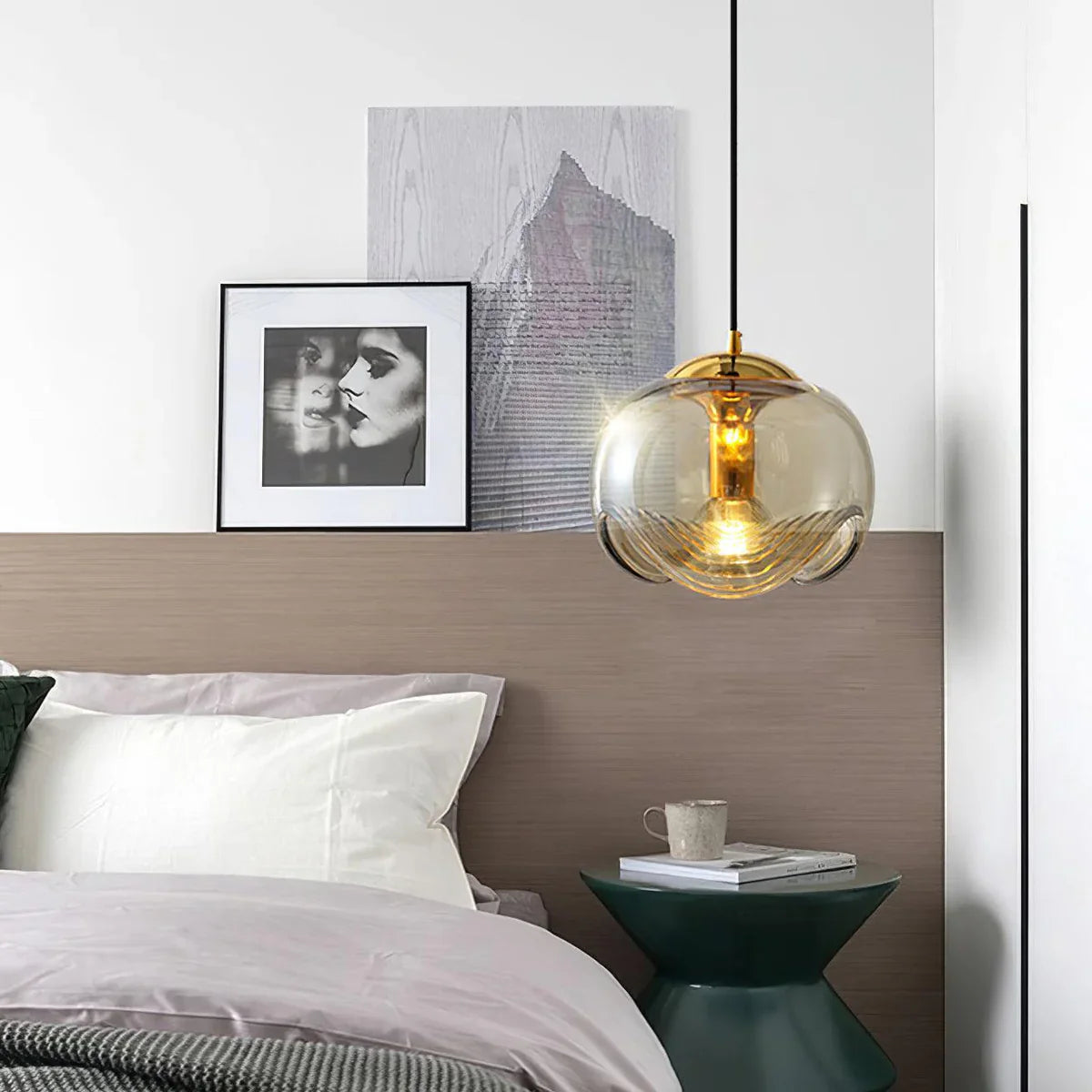 Szklana Lampa Wisząca – Elegancja w Artystycznej Formie
