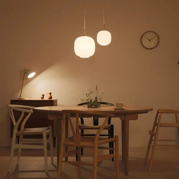 Szklana lampa wisząca LED – minimalistyczny klosz w stylu skandynawskim