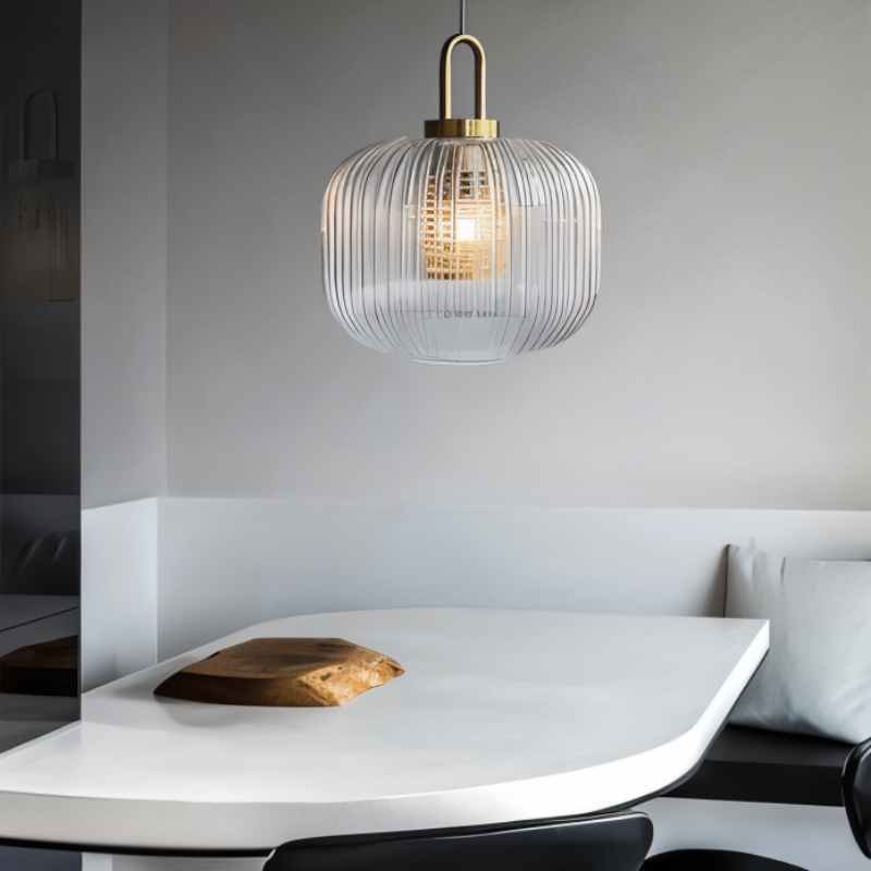 Nowoczesna lampa wisząca szklana z ryflowanym kloszem